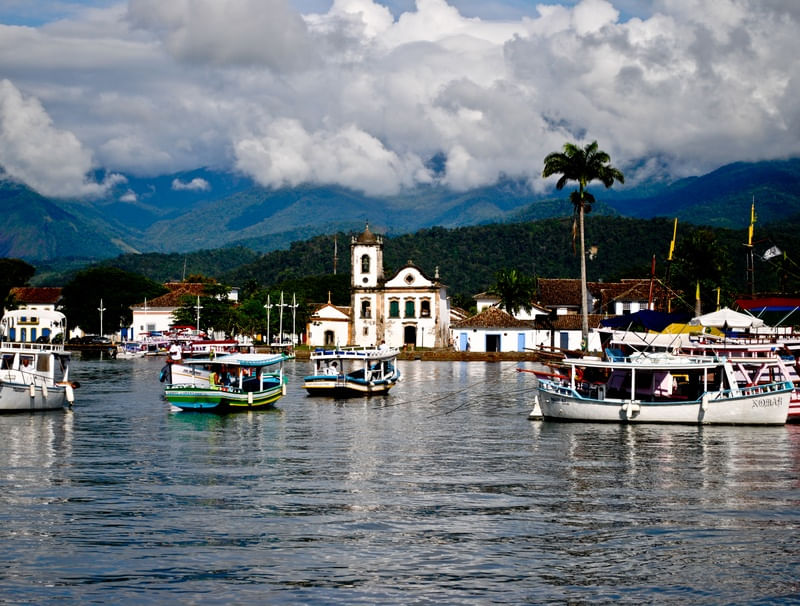 PARATY, SUA IGREJA E SEUS BARCOS