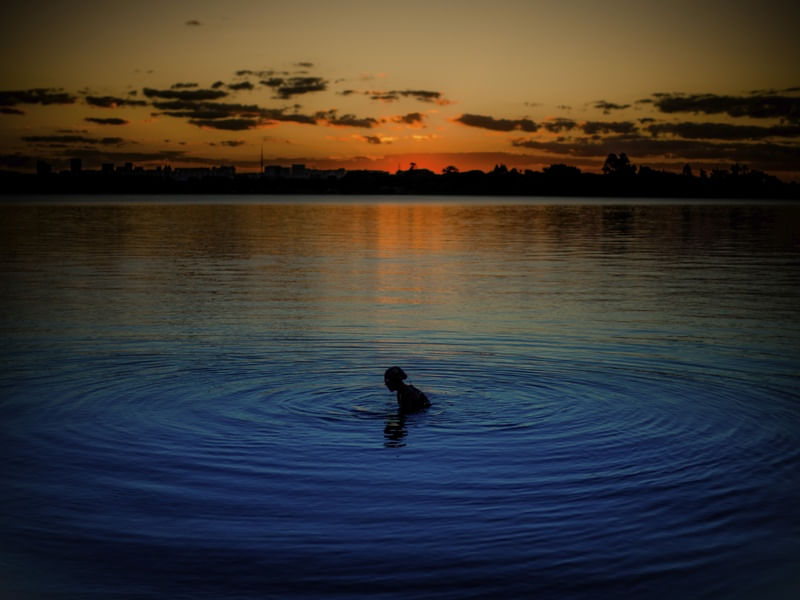 PAZ NO LAGO