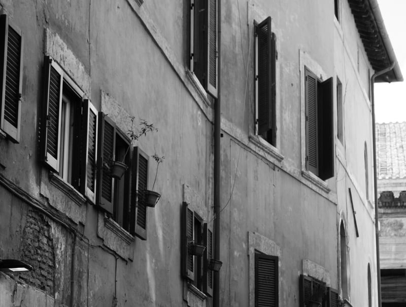 JANELAS ROMANAS