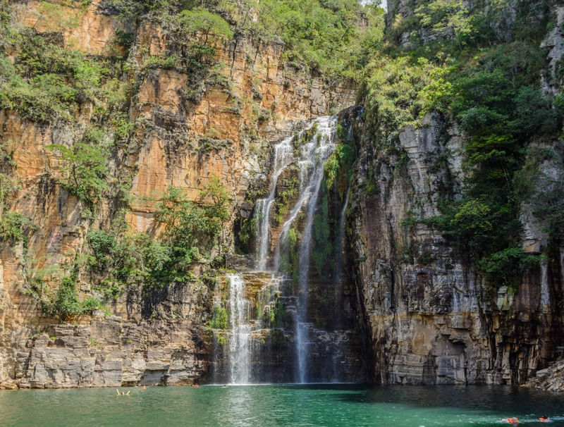 CACHOEIRA AO CENTRO EM CAPITOLIO