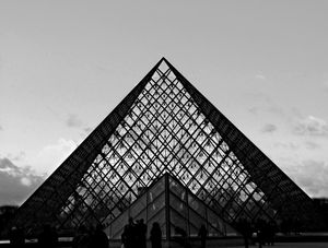 PIRÂMIDE LOUVRE