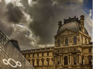LOUVRE ANUVIADO
