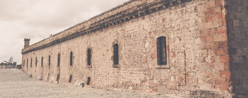 CAMINHO DO CASTELO MEDIEVAL - MONTJUIC - BARCELONA