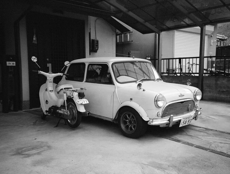 CARRO E MOTO JAPONESES ? PRETO E BRANCO