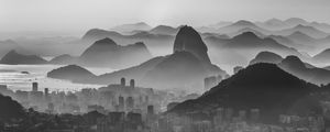 PÃO DE AÇÚCAR SOB A NÉVOA DO AMANHECER, RIO DE JANEIRO