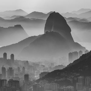 TRÍPTICO 02: PÃO DE AÇÚCAR SOB A NÉVOA, RIO DE JANEIRO