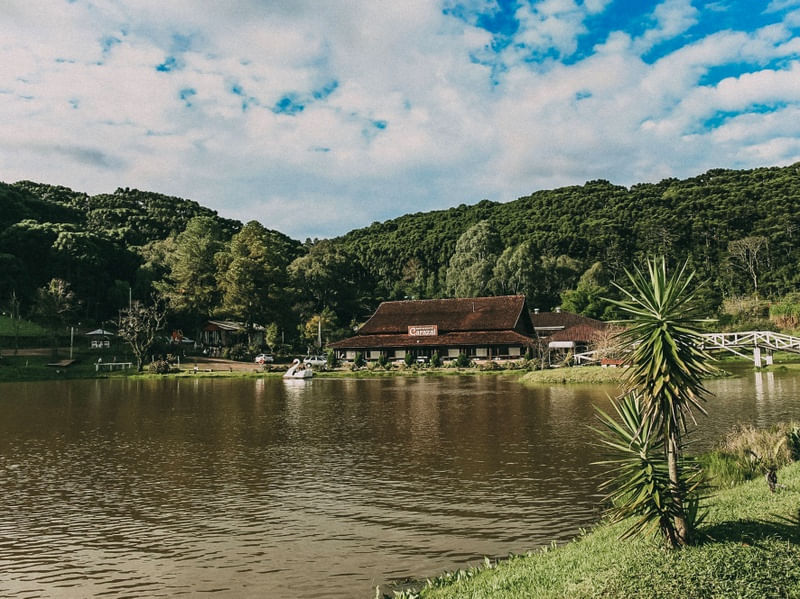 LAGO NA MINA DE OURO
