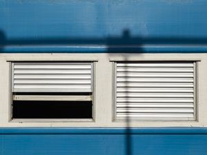 JANELAS DO TREM AZUL