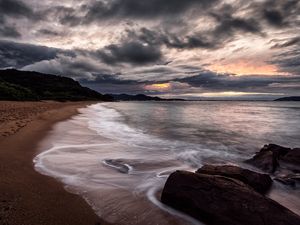 AMANHECENDO NO MAR