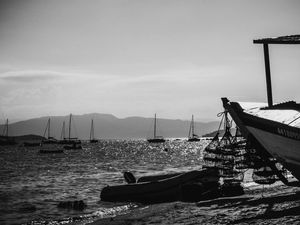 BARCO NO MAR EM FLORIPA