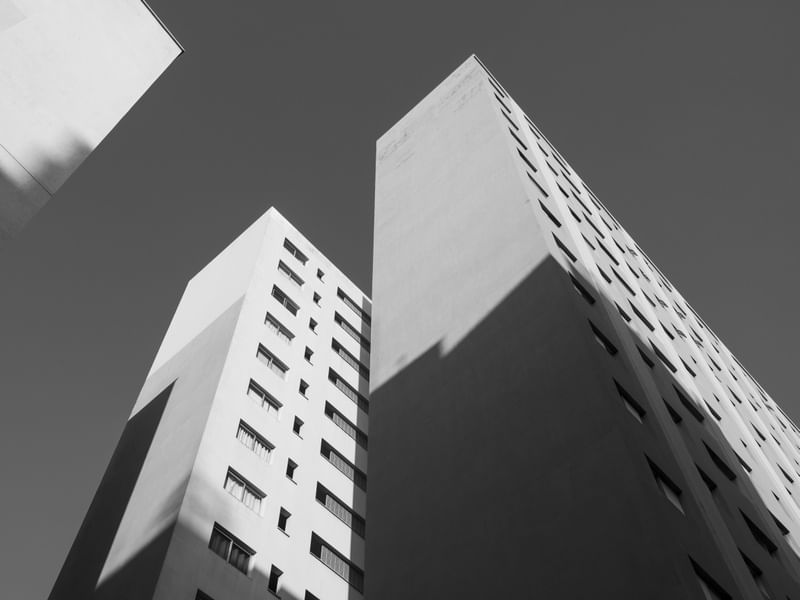 PRÉDIOS EM PRETO E BRANCO