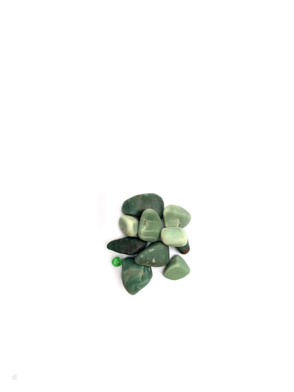 CONJUNTO DE PEDRAS VERDES COM INTRUSO