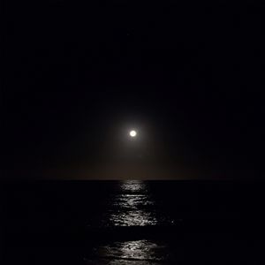 A LUA CHEIA NO MAR