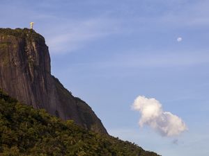 O CRISTO E O NASCER DA LUA
