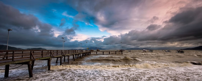 TEMPESTADE SE APROXIMANDO NO MAR