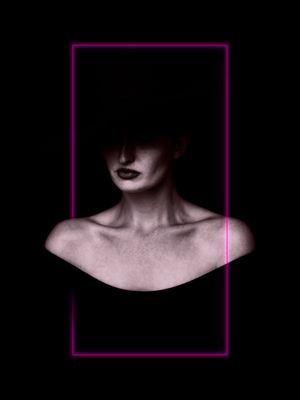 DARK WOMAN (R)