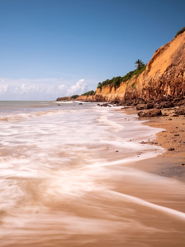FALÉSIA NA PRAIA DE CARAÚBAS