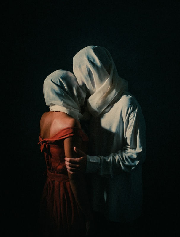LES AMANTS (RELEITURA DA OBRA ORIGINAL DE RENÉ MAGRITTE)
