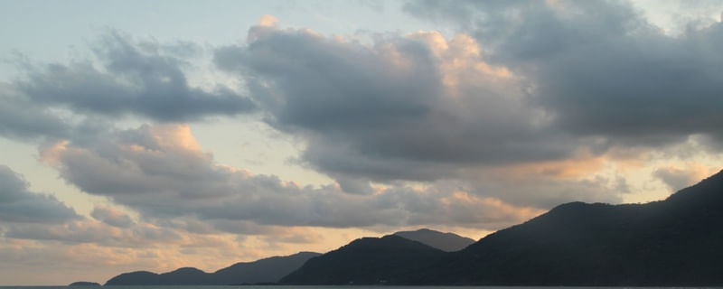 MONTANHAS ENTARDECER