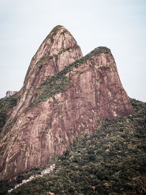 MORRO DOIS IRMÃOS