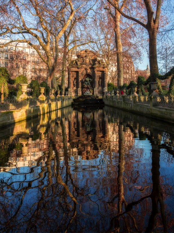 REFLEXO EM PARIS