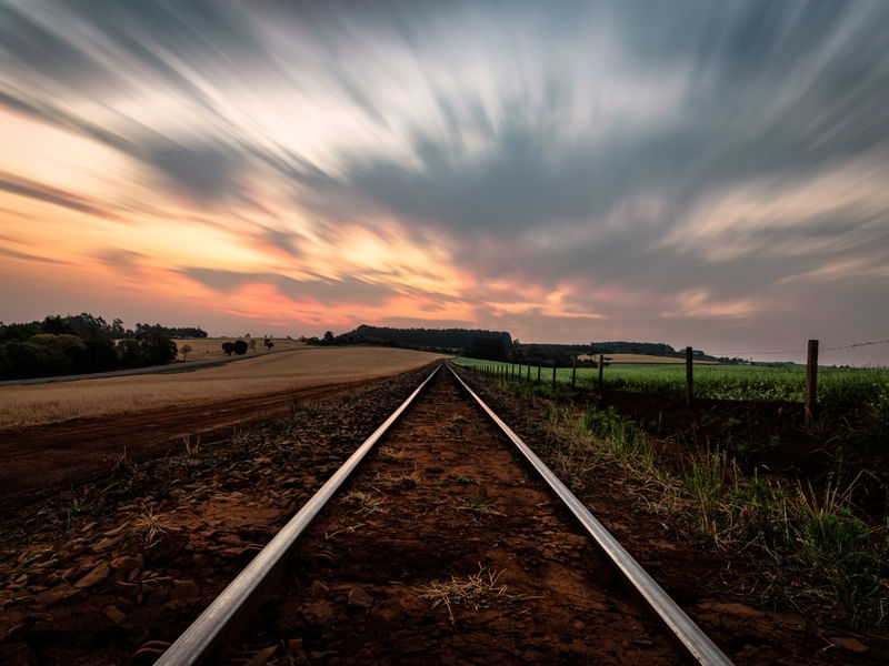 ENTARDECER EM LONGA EXPOSIÇÃO NA FERROVIA