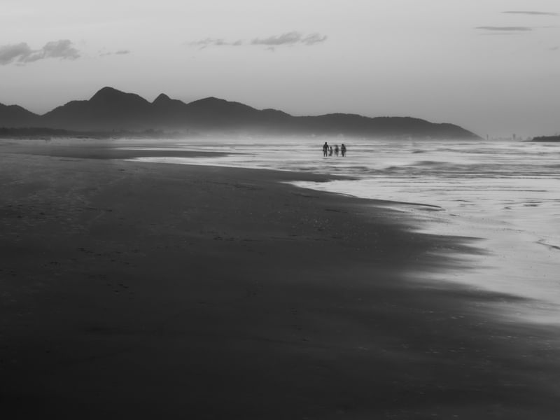 FAMILIA NA PRAIA