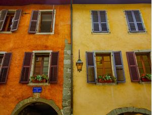 JANELAS COLORIDAS EM ANNECY