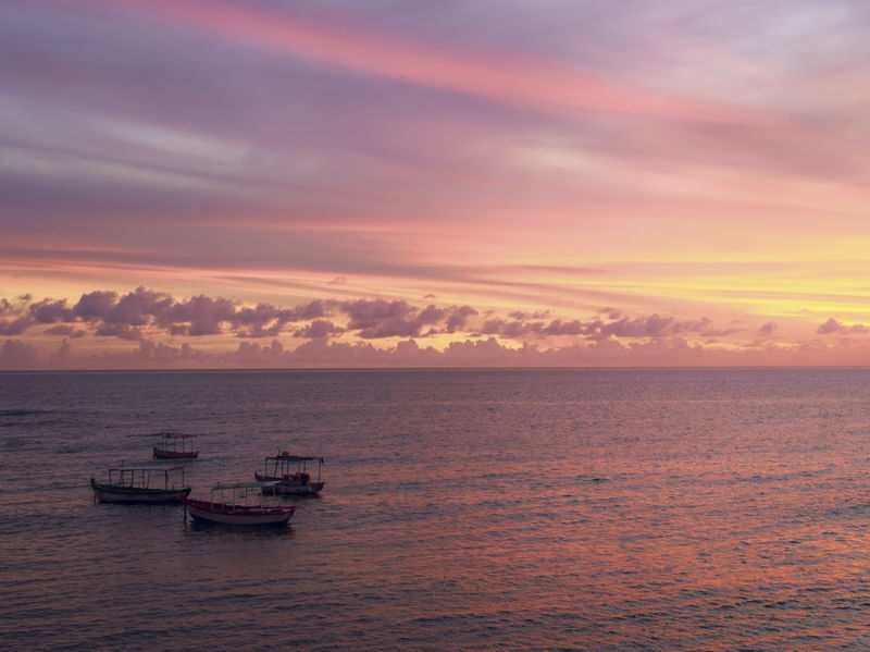 POR DO SOL EM SALVADOR