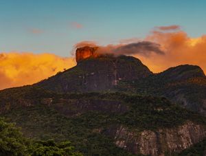 PEDRA DA GÁVEA DOURADA