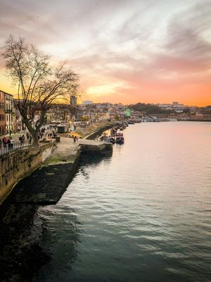 PÔR DO SOL NO PORTO