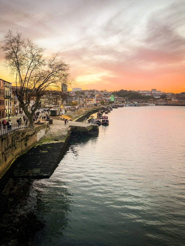 PÔR DO SOL NO PORTO