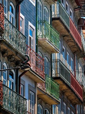 FACHADAS MULTICOLORIDAS DO PORTO