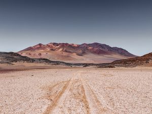 A CAMINHO DAS MONTANHAS - LOYOQUES