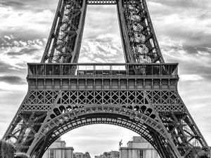 TORRE EIFFEL - UM OLHAR DIFERENTE