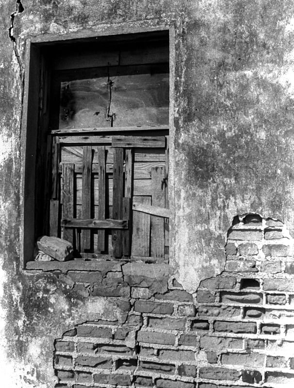 JANELA DE CASA ABANDONADA