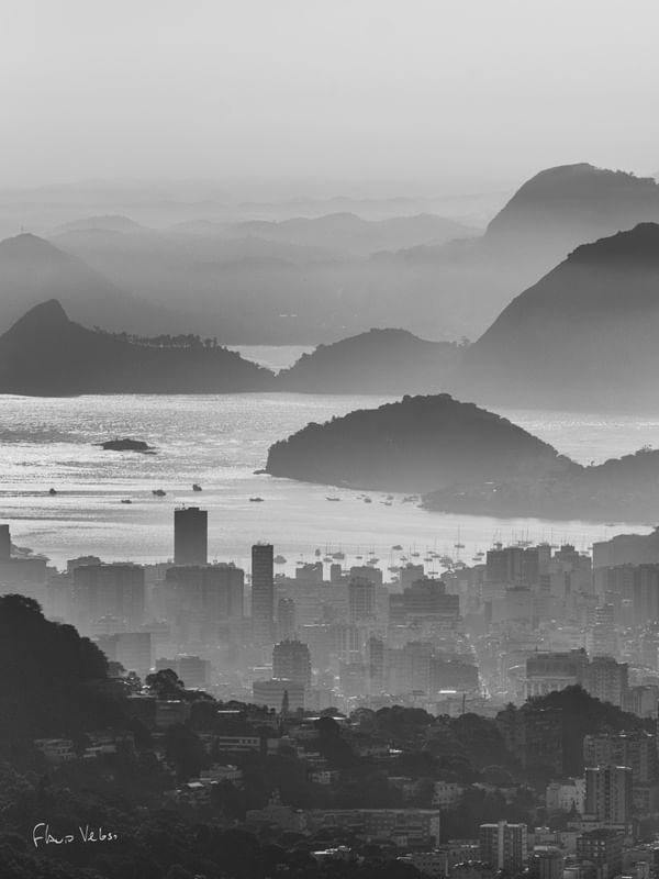 TRÍPTICO 01 : PÃO DE AÇÚCAR SOB A NÉVOA