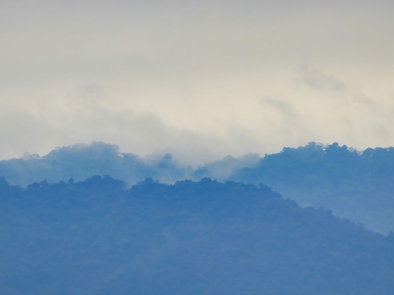 MONTANHAS E NUVENS 00