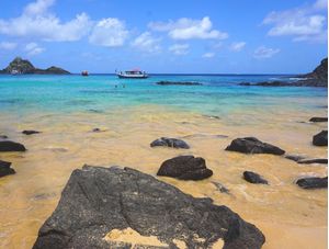 PRAIA DO SANCHO EM NORONHA