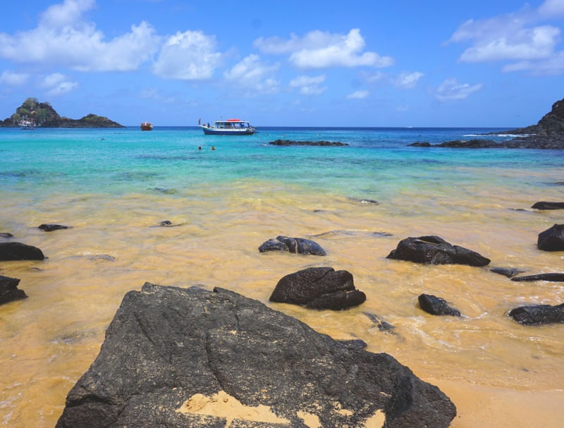PRAIA DO SANCHO EM NORONHA