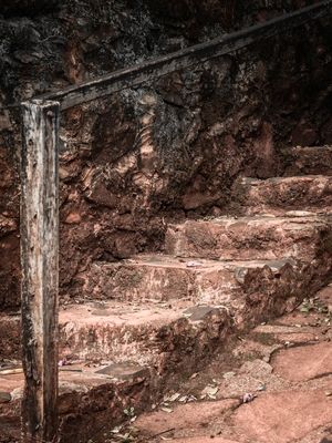 ESCADA DE PEDRA EM DIAGONAL