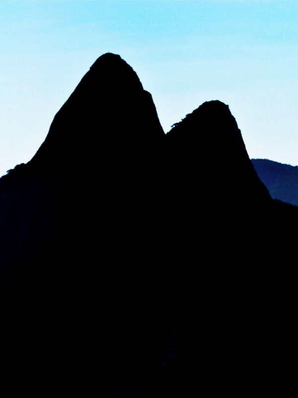 PEDRA DOIS IRMÃOS, ANOITECENDO.