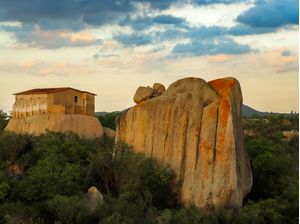 LA NA CASA DA PEDRA