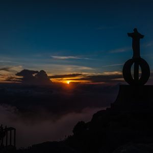 POR DO SOL NO PICO