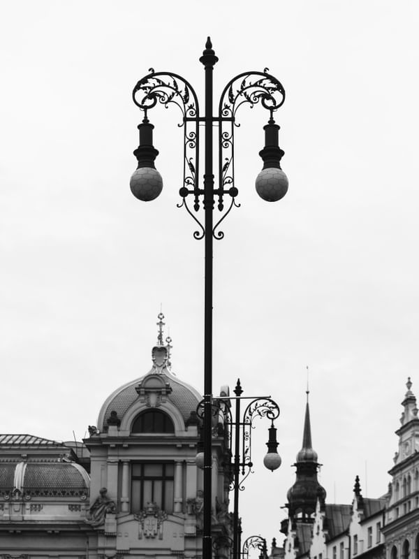 ILUMINA PRAGA - DOIS