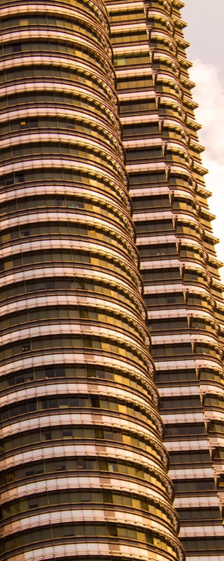PETRONAS IMPONENTE
