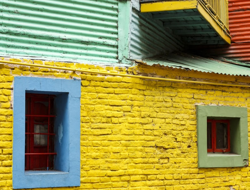 JANELAS COLORIDAS E TEXTURA PELO CAMINITO