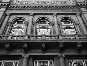 FACHADA DE LINDO PRÉDIO ANTIGO