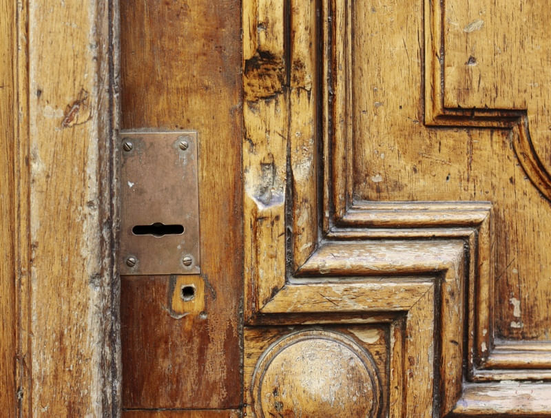 PORTA DE MADEIRA EM CLOSE UP