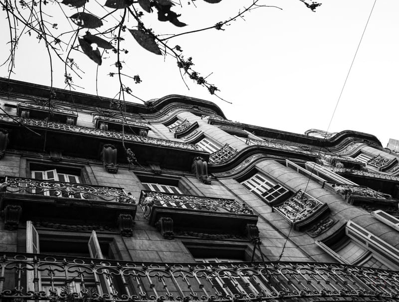 FOTOGRAFIA URBANA DE BUENOS AIRES EM PRETO E BRANCO